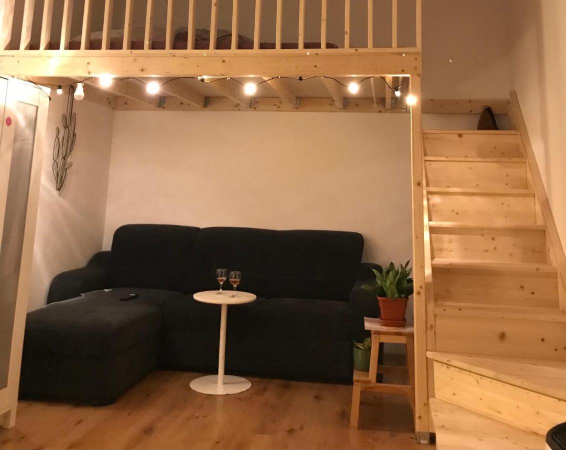 Downtown Apartment *